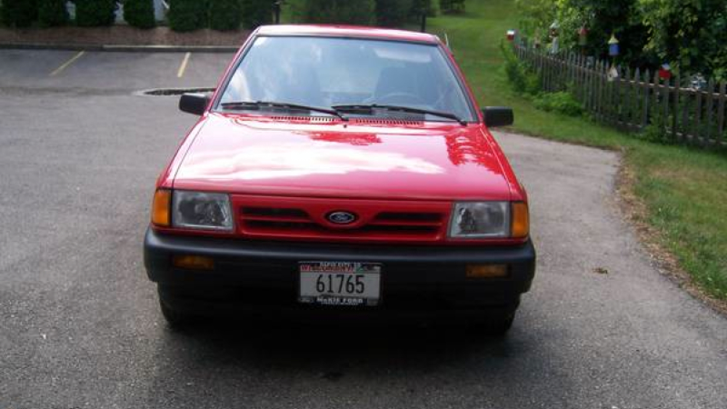 Illustration for article titled Ford Festiva 6-Wheel Pickup Looks Like Something Out Of A Cute LEGO Set